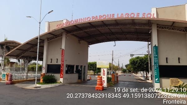 F144442010948221.jpg